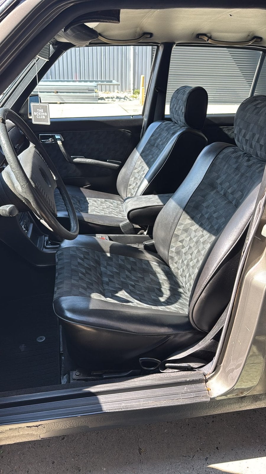 Mercedes-Benz 230 W123 Grijs, foto 3