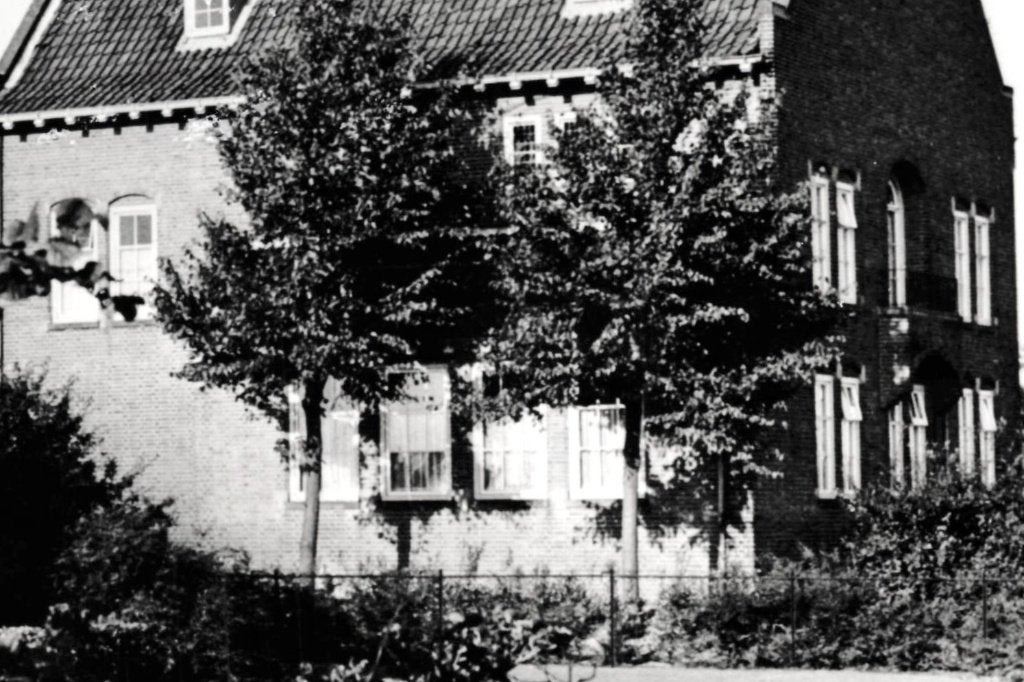 968070	Meerkerk	1968 Utr Gemeentehuis	Gelopen met postzegel, Verzamelen, Ansichtkaarten | Nederland, Ophalen of Verzenden, 1960 tot 1980