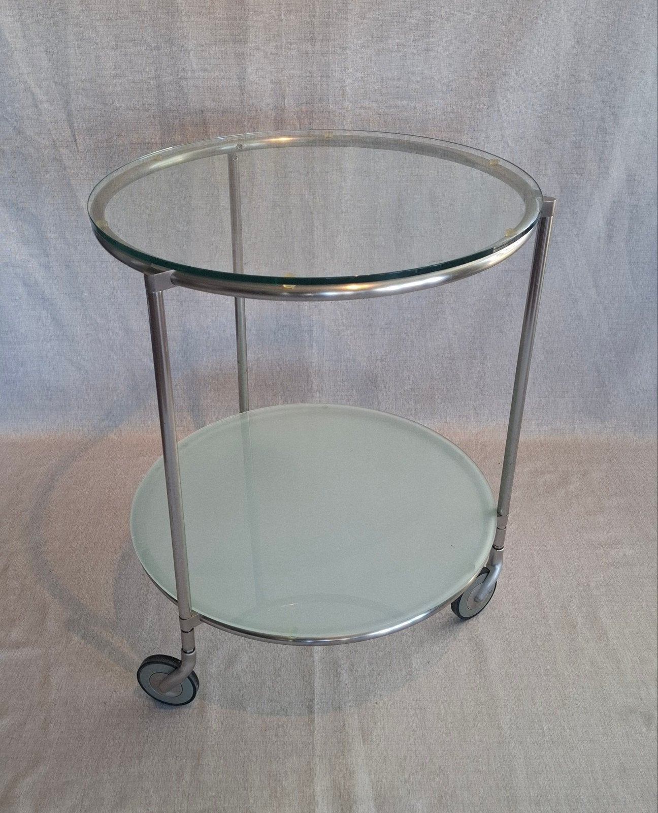 Vintage Ikea Strind Trolleytafel (2x), Ophalen, Metaal of Aluminium, Rond, Zo goed als nieuw