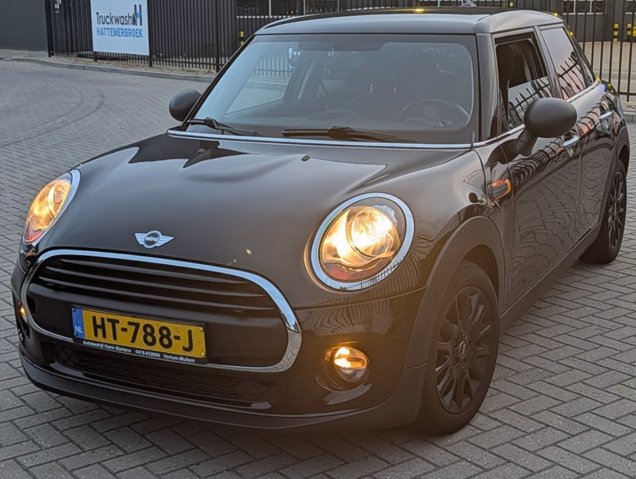 Mini 1.5 D ONE 5D 2016 Zwart, Auto's, Voorwielaandrijving, Zwart, 95 pk, Zwart