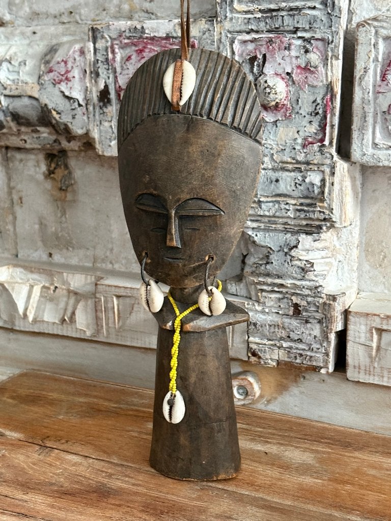 Akuaba beeld uit Ghana - Ashanti doll met schelpen, Ophalen of Verzenden