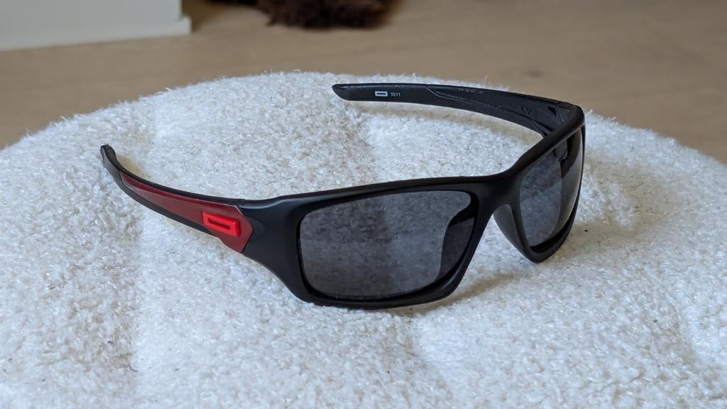 Oakley Valve zonnebril, Sieraden, Tassen en Uiterlijk, Zonnebrillen en Brillen | Heren, Gebruikt, Zonnebril, Zwart, Ophalen of Verzenden