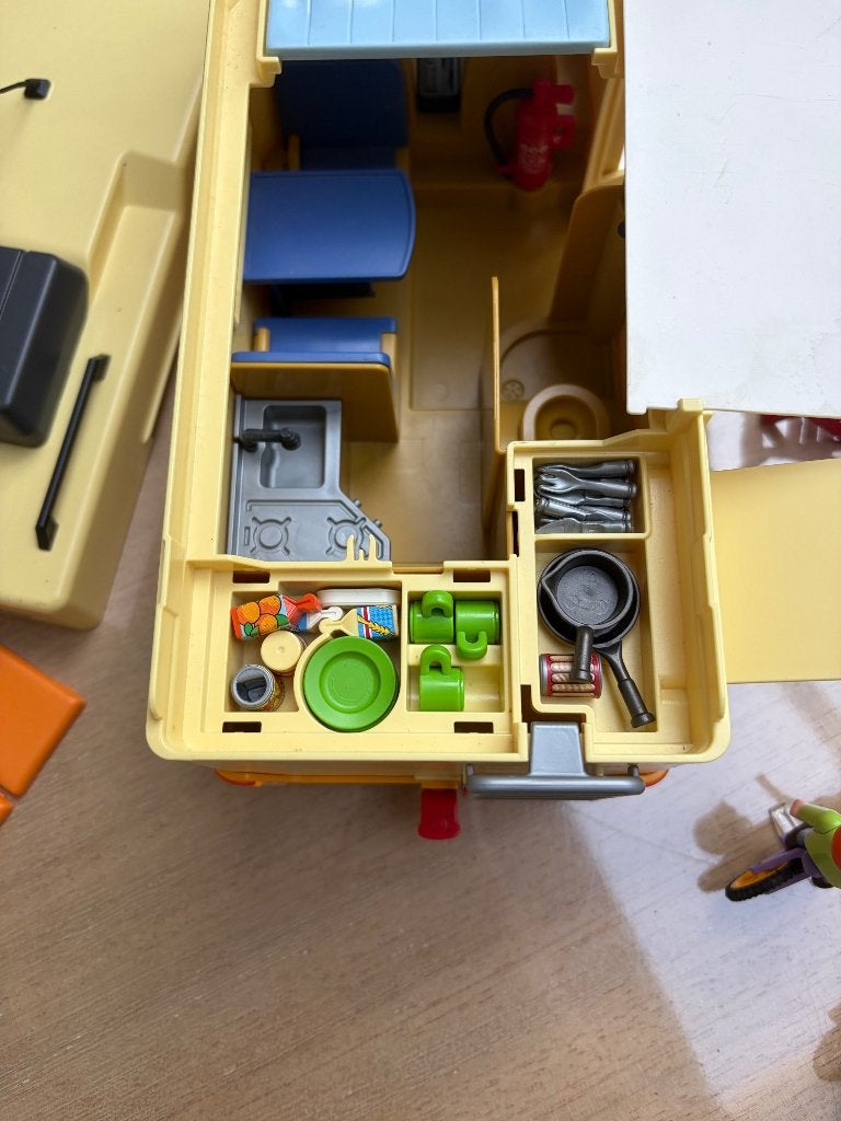 Foto 8 van PLAYMOBIL 3647 – Kampeerwagen