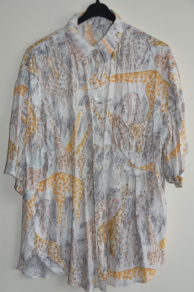 Zomerse blouse met korte mouwen en giraffen maat 42 safari, Verzenden, Gedragen, Maat 42/44 (L), Groen
