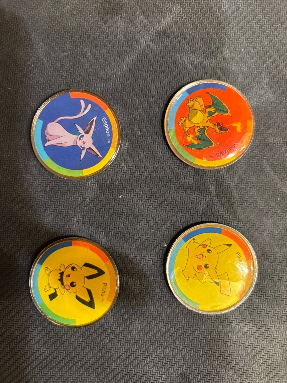 33 metalen pokemon munten, met Charizard, Pikachu, Ophalen of Verzenden, Gebruikt, Overige typen
