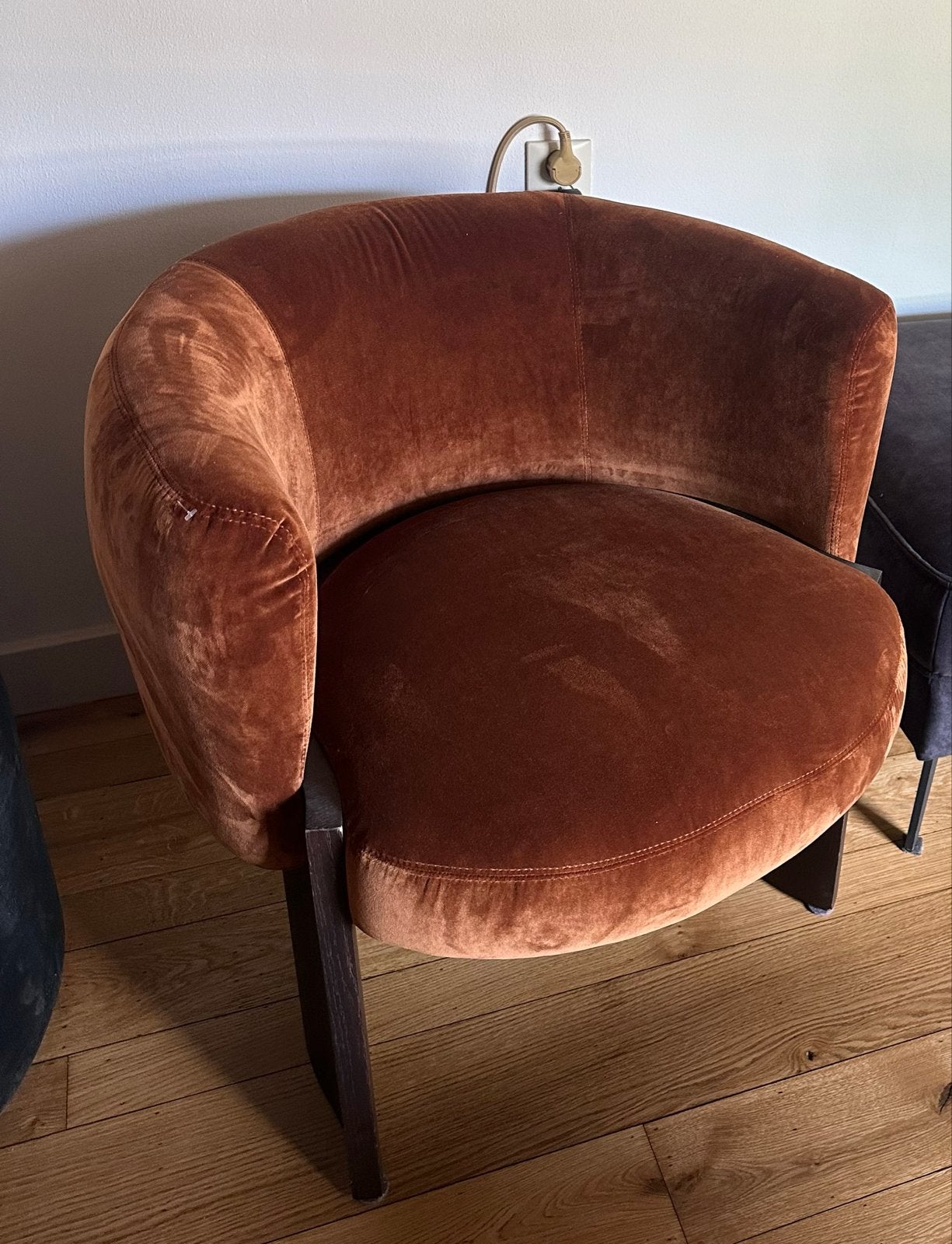Linteloo Claude  fluwelen fauteuil - Oranje/bruin, Huis en Inrichting, Ophalen, Bruin, Nieuw, Eén