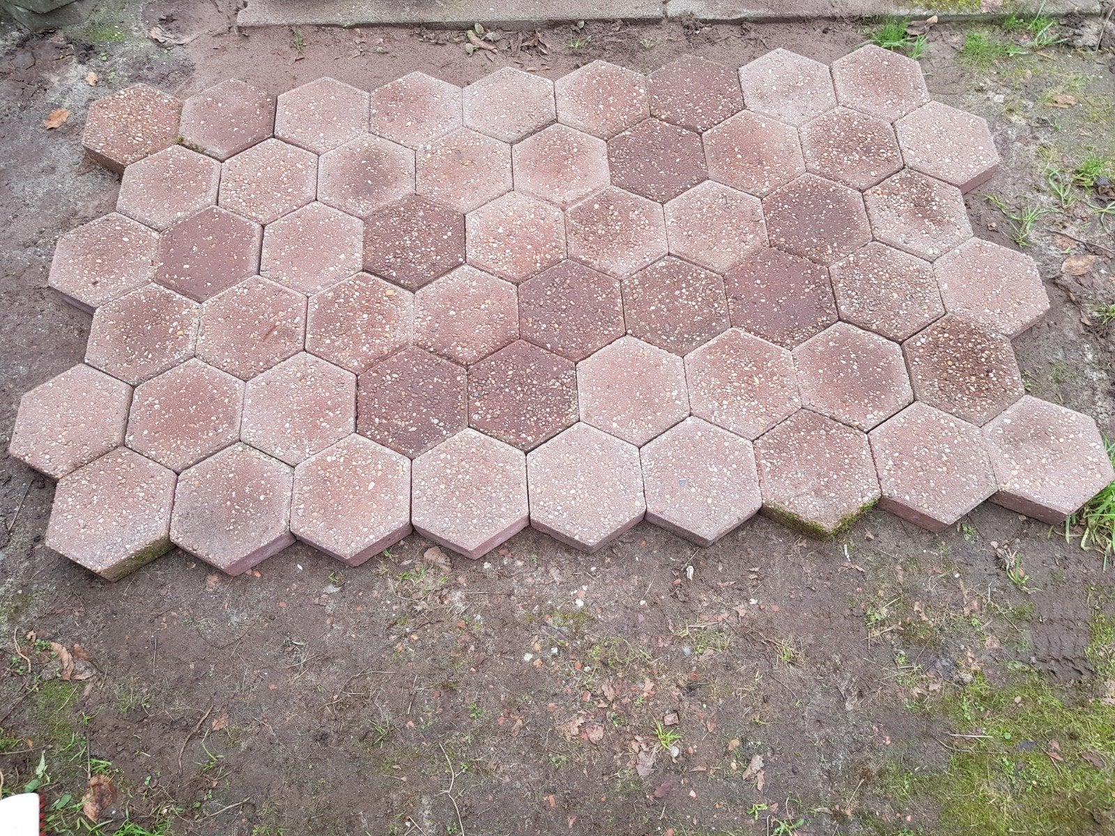 Zeshoekige terrastegels - rood/bruin - gebruikt, Tuin en Terras, Ophalen, Gebruikt, 5 tot 10 m², Beton