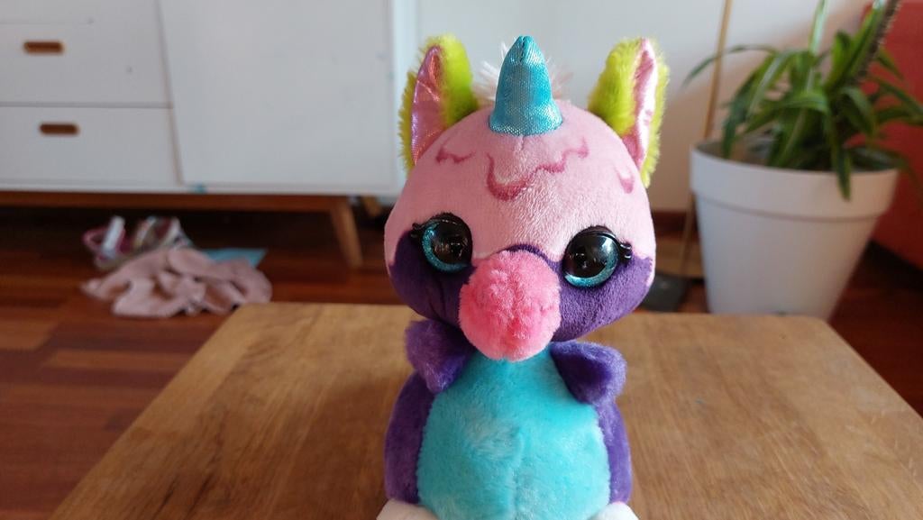 Schattige eenhoorn knuffel met grote ogen, Kinderen en Baby's, Speelgoed | Knuffels en Pluche, Ophalen of Verzenden, Zo goed als nieuw