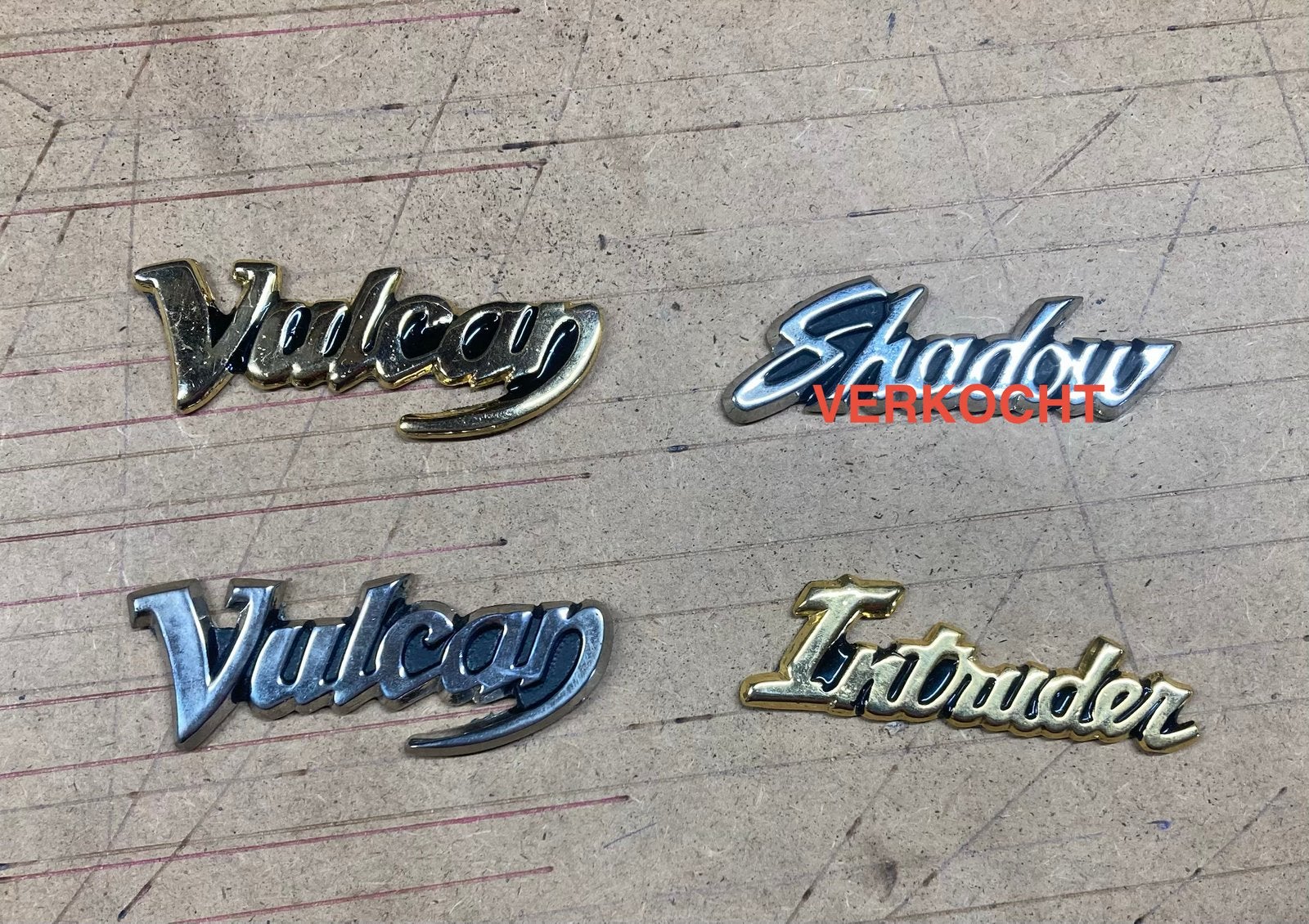 Nieuwe (NOS) metalen typeplaatjes div merk & type motorfiets, Motoren, Accessoires | Overige, Nieuw, Ophalen of Verzenden