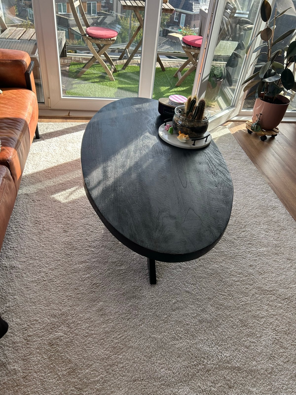 Ovale salontafel - Zwart hout met metalen onderstel, Huis en Inrichting, Ophalen, 100 tot 150 cm, 50 tot 100 cm, Zo goed als nieuw