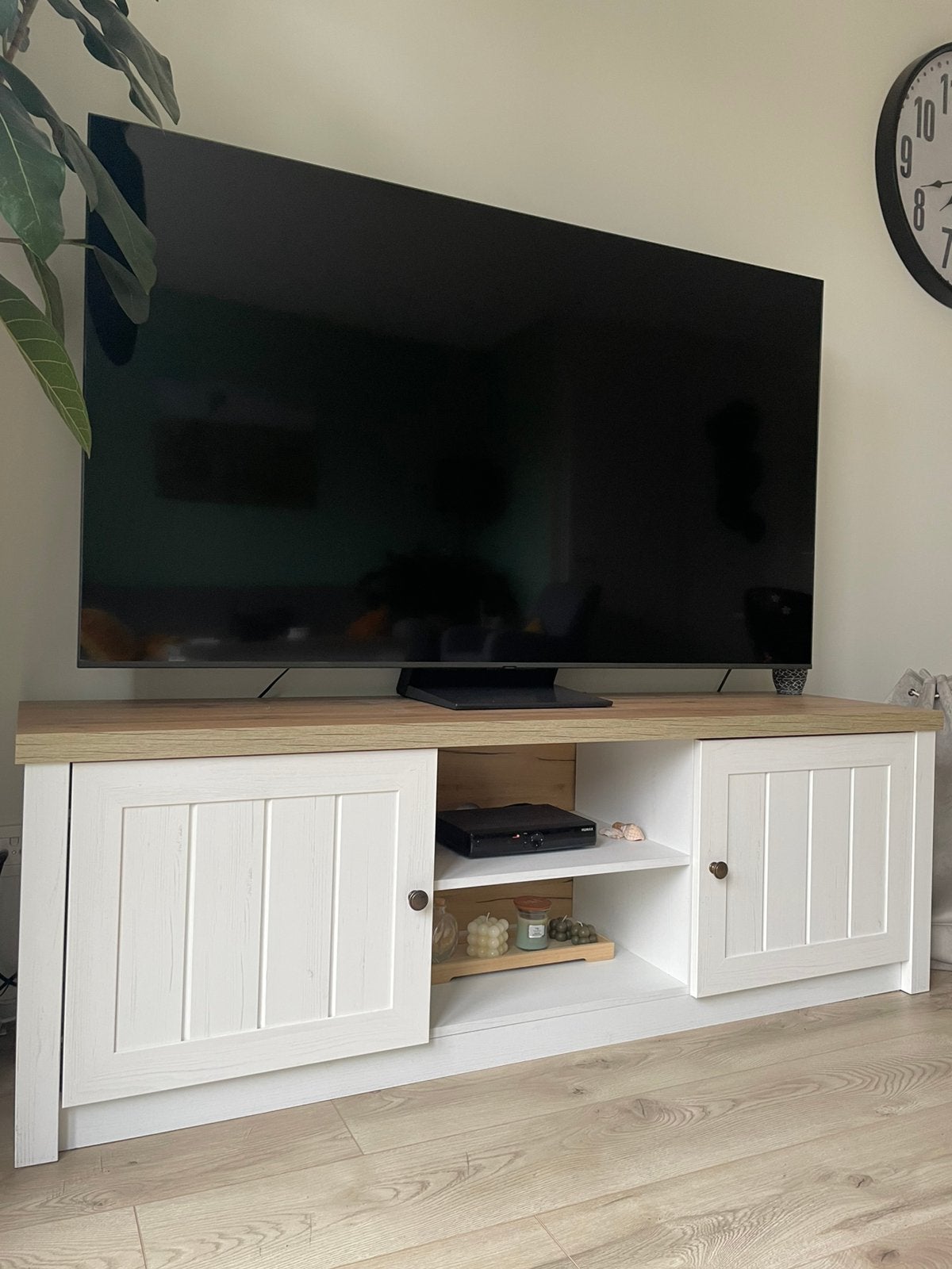 Tv meubel Marksel van JYSK - Wit met houtlook blad, Huis en Inrichting, Ophalen, Gebruikt, 150 tot 200 cm, Minder dan 100 cm