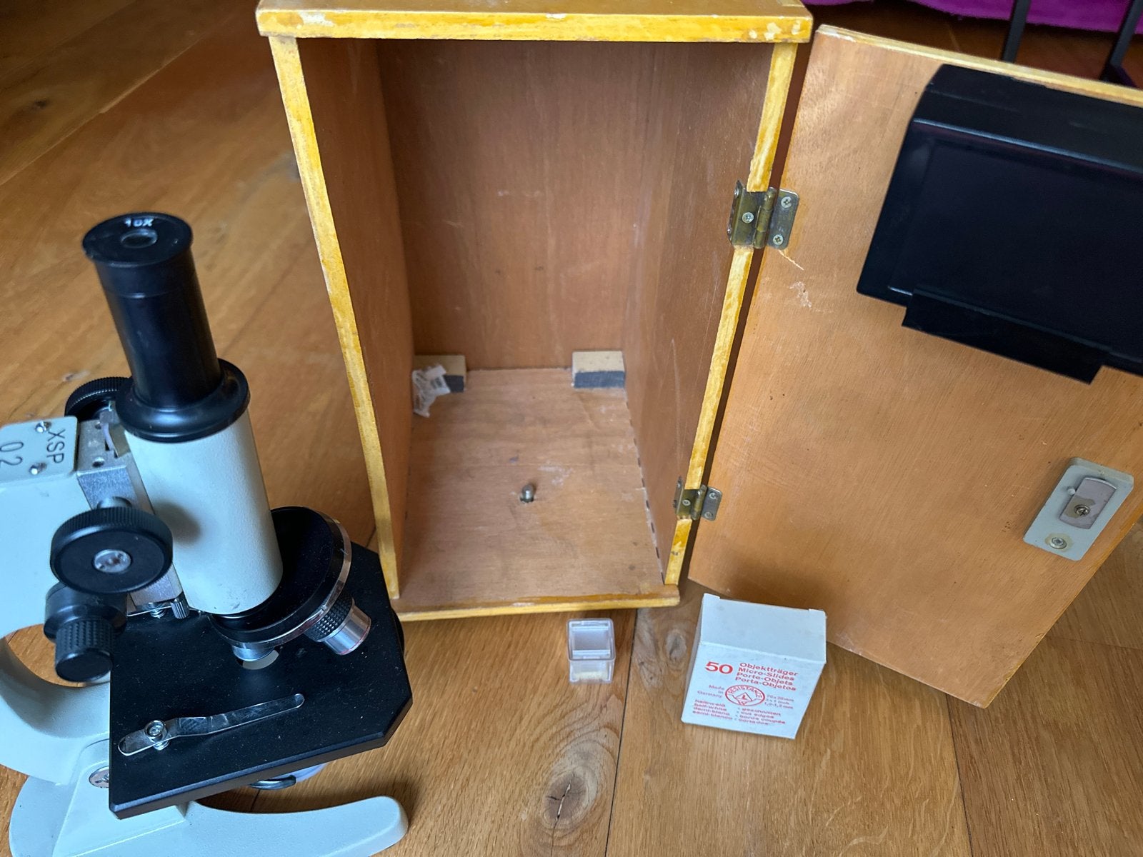 Vintage Biologische Microscoop XSP 02 met Houten Kist, Ophalen, Gebruikt, 400x tot 1000x, Biologische microscoop