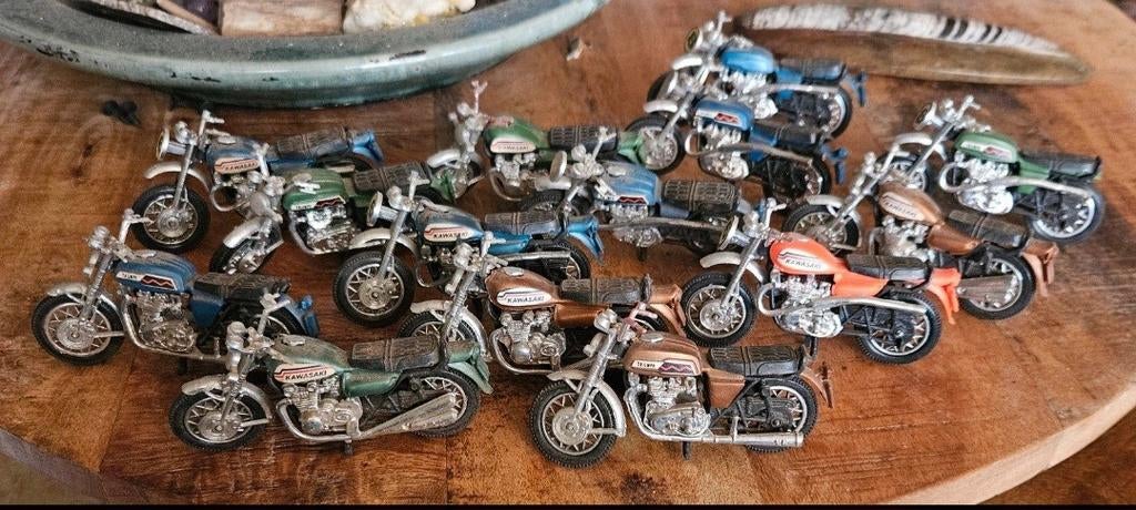 Verzameling van 14 gedetailleerde modelmotoren, Hobby en Vrije tijd, Overige merken, Gebruikt, 1:50 of kleiner, Overige typen