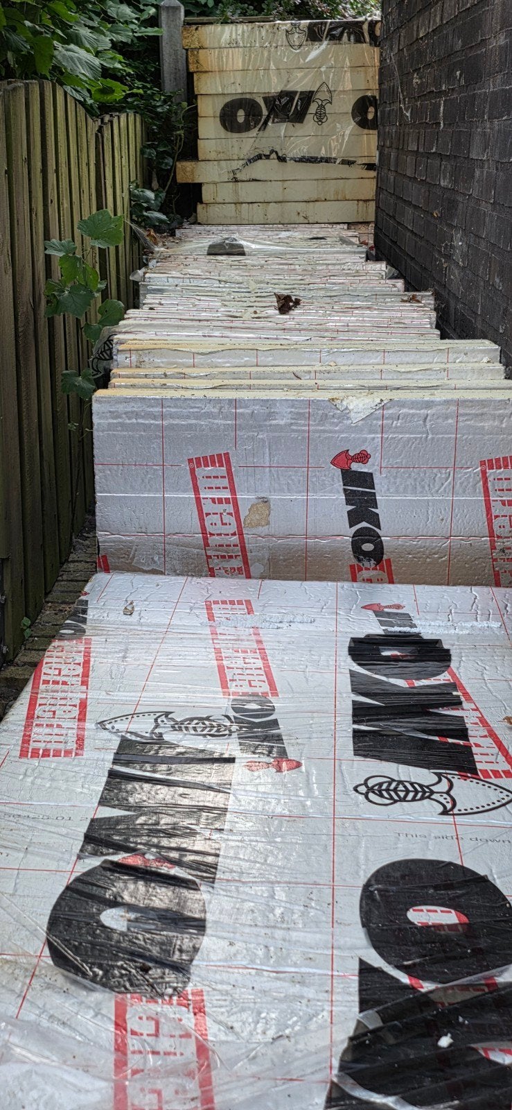 Isolatieplaten IKO Enertherm ALU FB 70mm - 85m² beschikbaar, Ophalen, 4 tot 8 cm, Nieuw, Hardschuim (Pir)