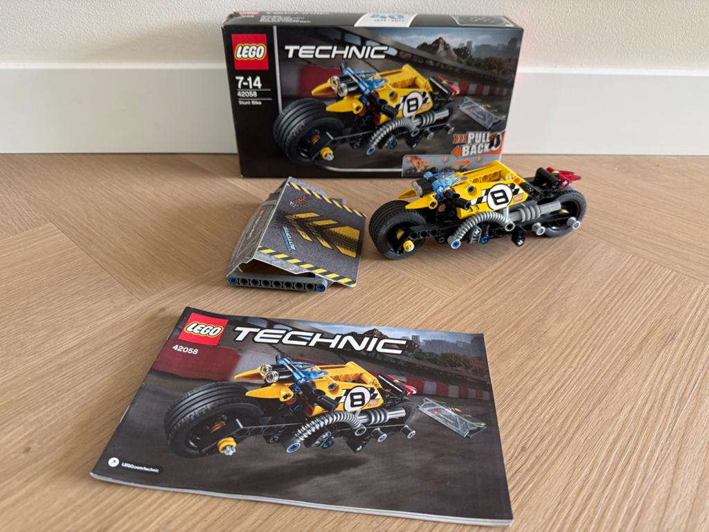 Lego Technic 42058 Stuntmotor met doos en instructies, Lego, Ophalen of Verzenden, Zo goed als nieuw, Complete set