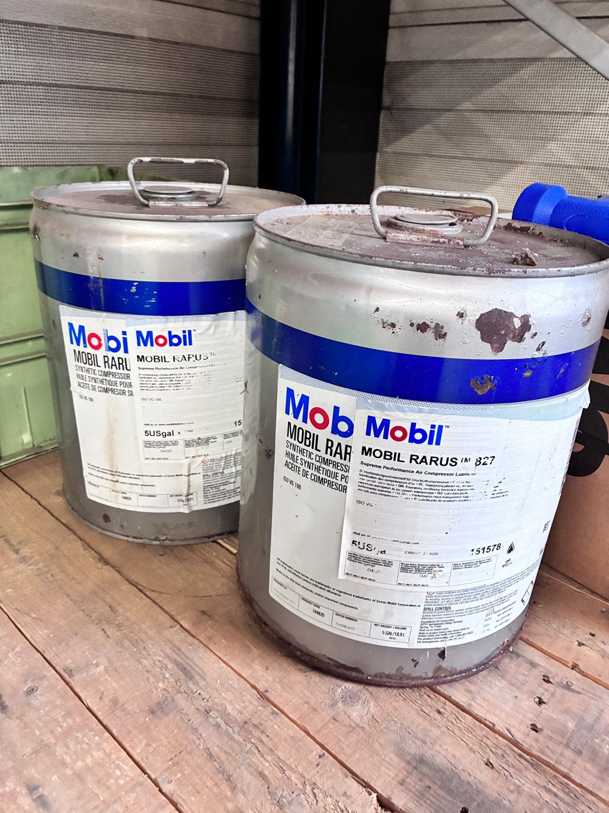 Mobil Rarus 827 compressor olie, Doe-het-zelf en Verbouw, Verf, Beits en Lak, Ophalen of Verzenden, Zo goed als nieuw, Wit, Beits