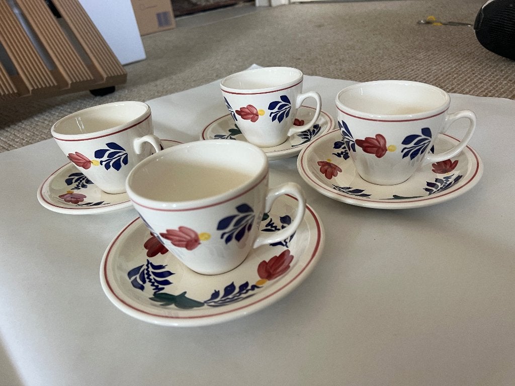 4 kop-en-schotels Boerenbont servies - Royal Boch - ZGAN, Ophalen of Verzenden, Zo goed als nieuw, Overige stijlen, Kop(pen) en/of Schotel(s)