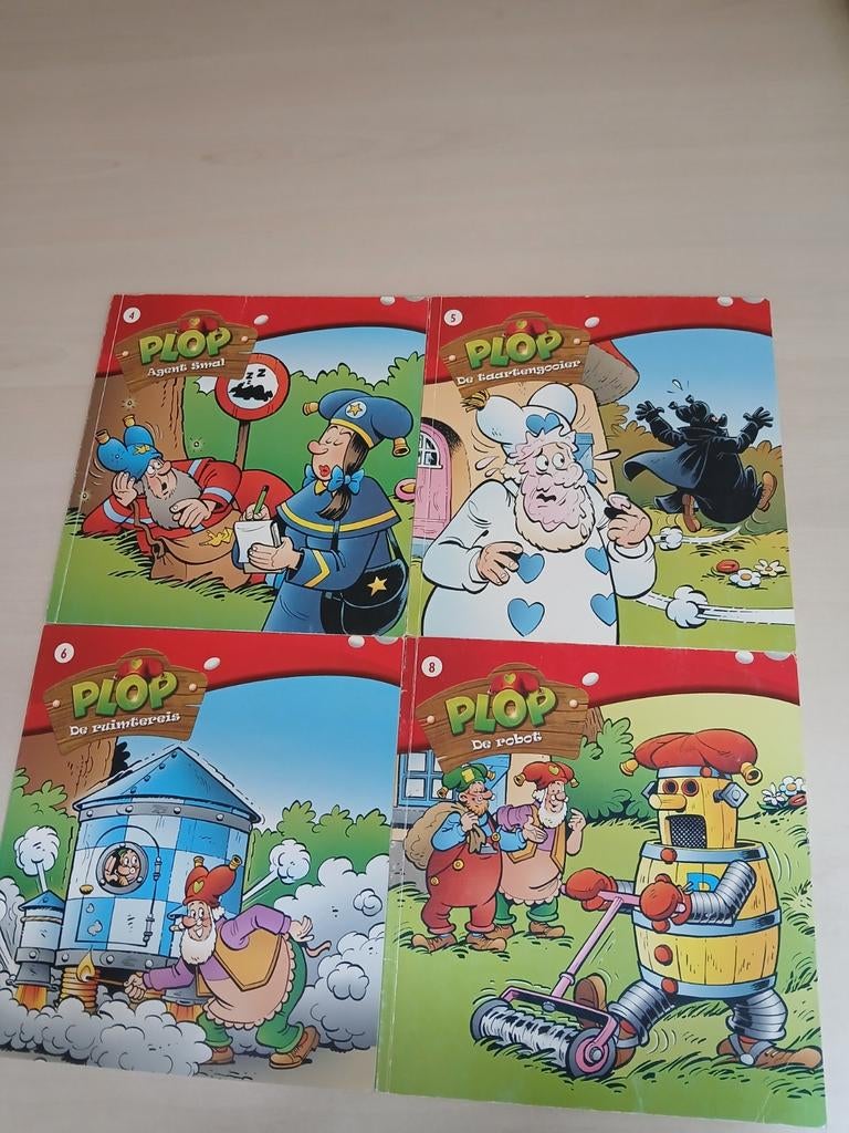 Plop stripboeken - 4 delen, Meerdere stripboeken, Ophalen of Verzenden, Gelezen, Studio 100