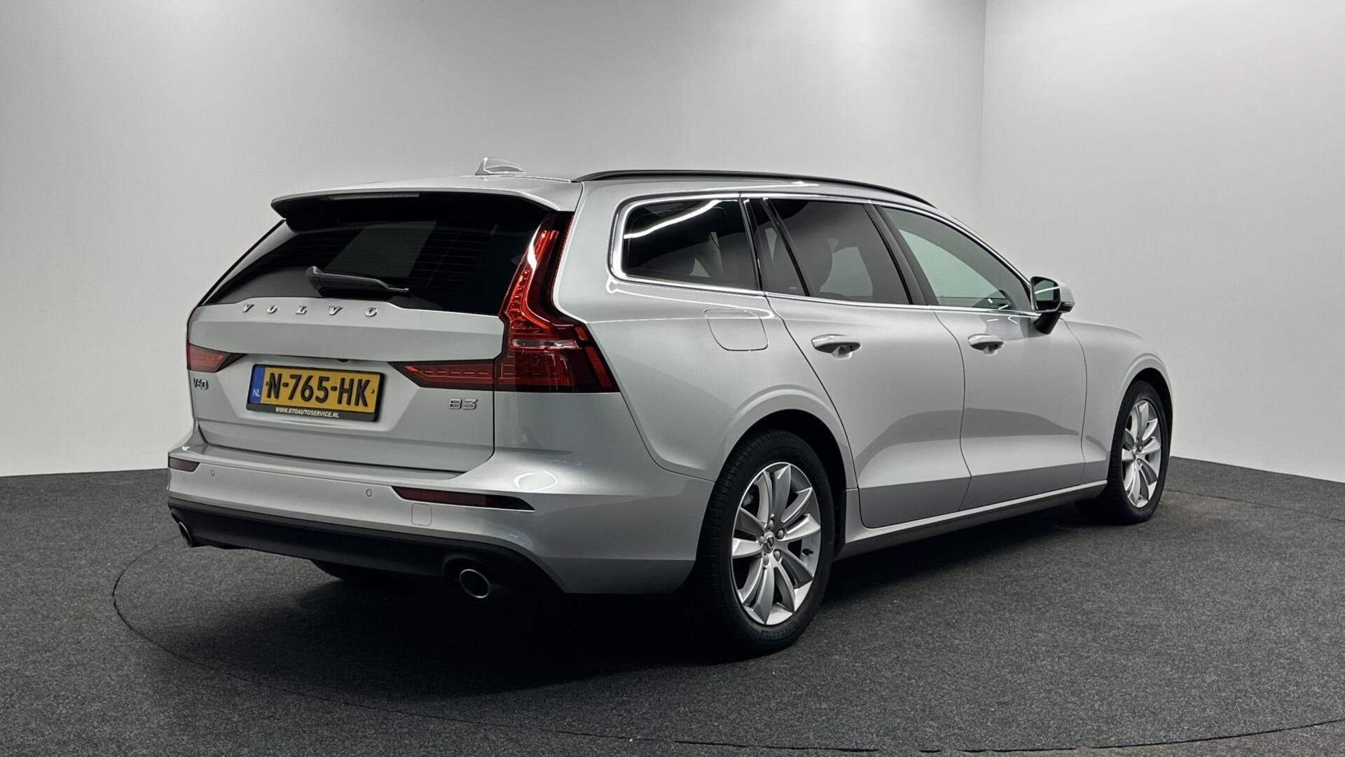 Volvo V60 2.0 B3 Momentum Business ECC NAVI CAMERA CARPLAY L, Auto's, Stof, 4 cilinders, Automatische klimaatregeling, Origineel Nederlands