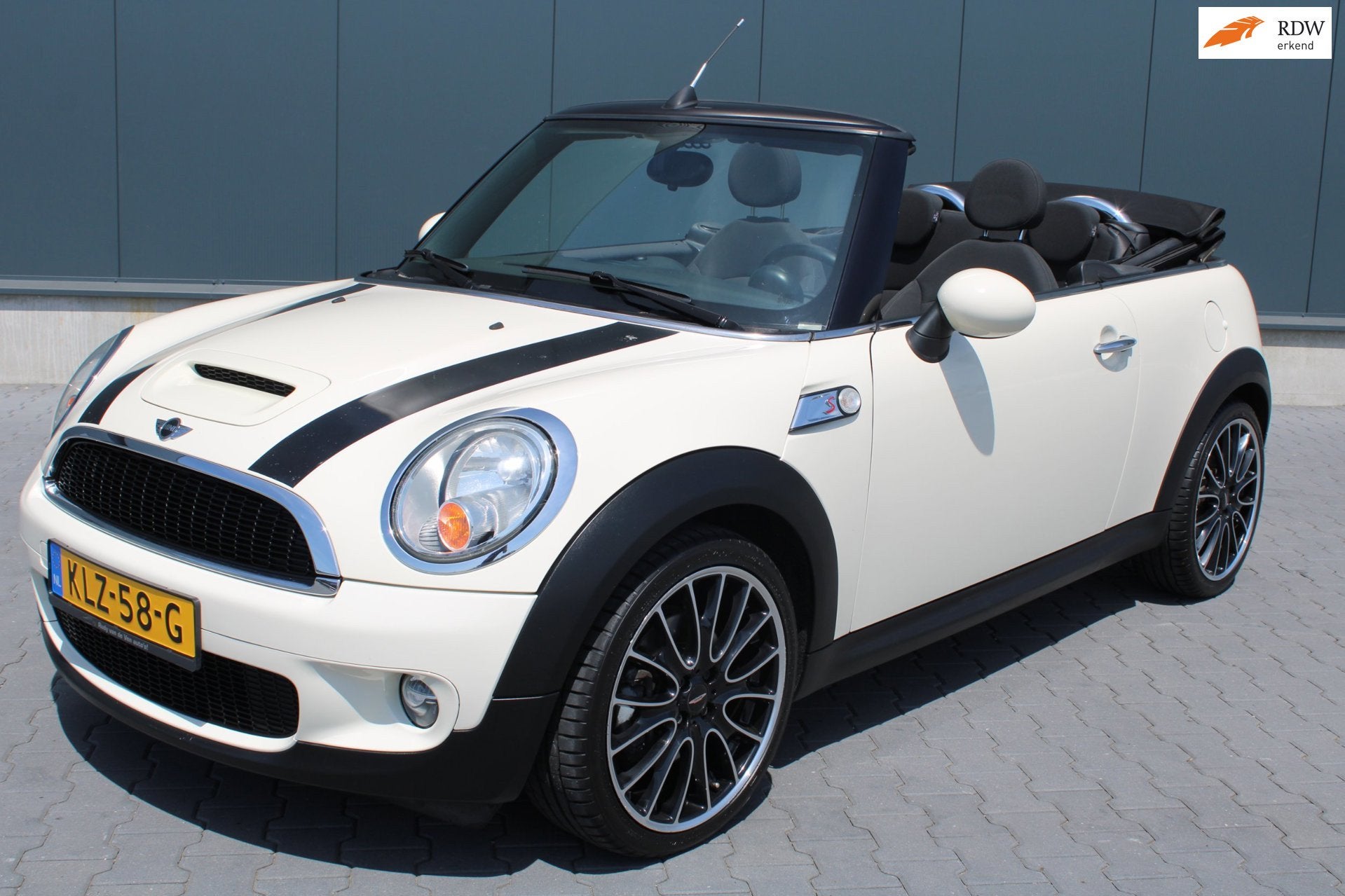 Mini Cabrio 1.6 Cooper S CABRIO 175 PK 1e Eigenaar, Auto's, Voorwielaandrijving, Euro 5, Gebruikt, Zwart