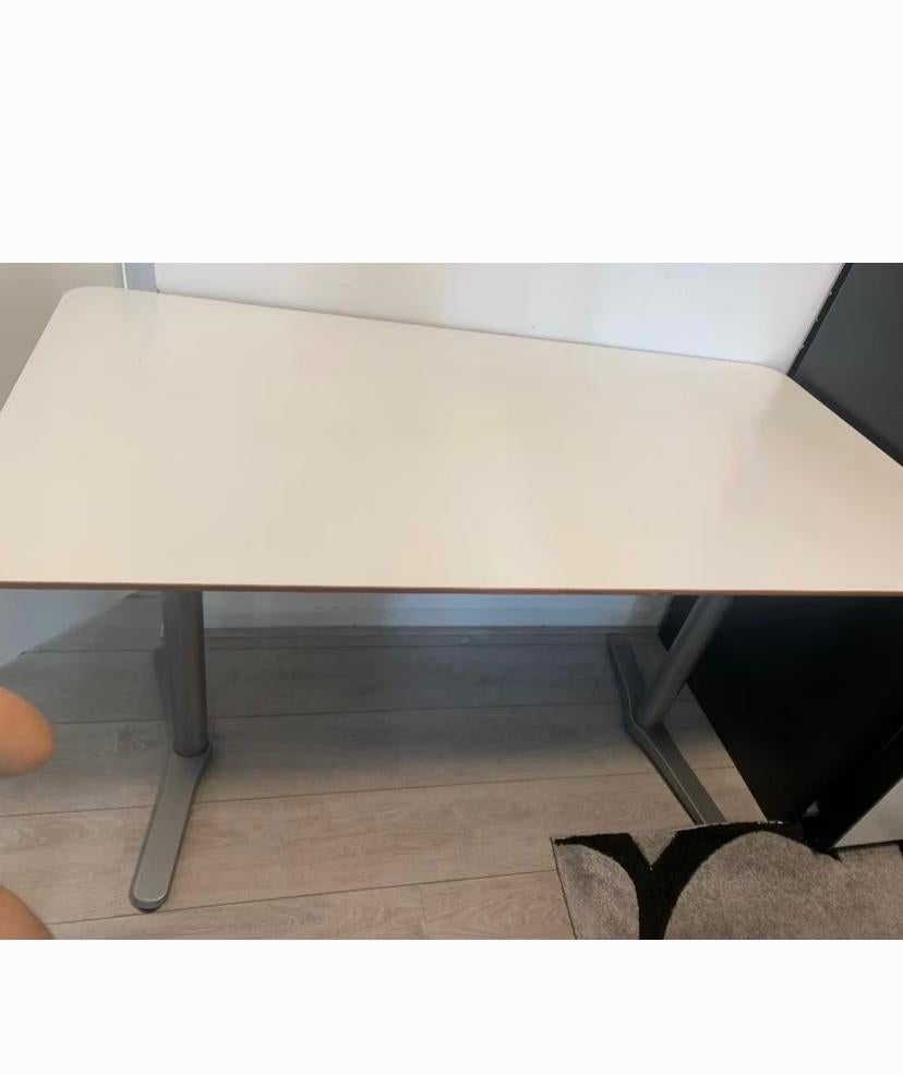 Tafel van IKEA stabiel en stevig, Ophalen, 100 tot 150 cm, 50 tot 100 cm, Zo goed als nieuw