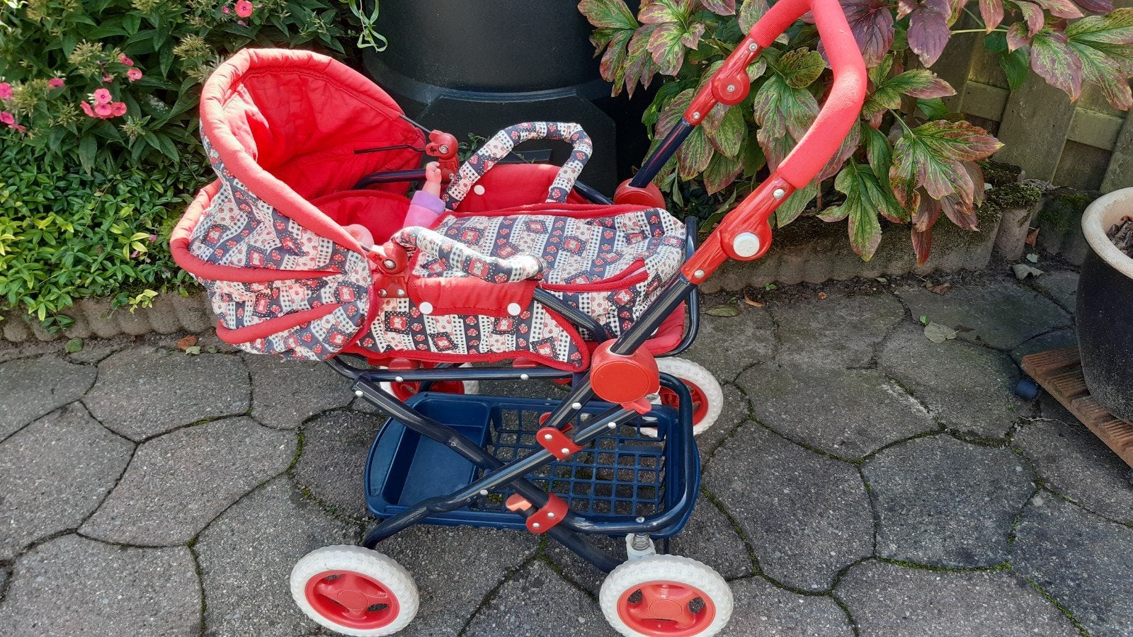Poppenwagen met babypop en draagmand, Kinderen en Baby's, Speelgoed | Poppen, Ophalen, Gebruikt, Babypop