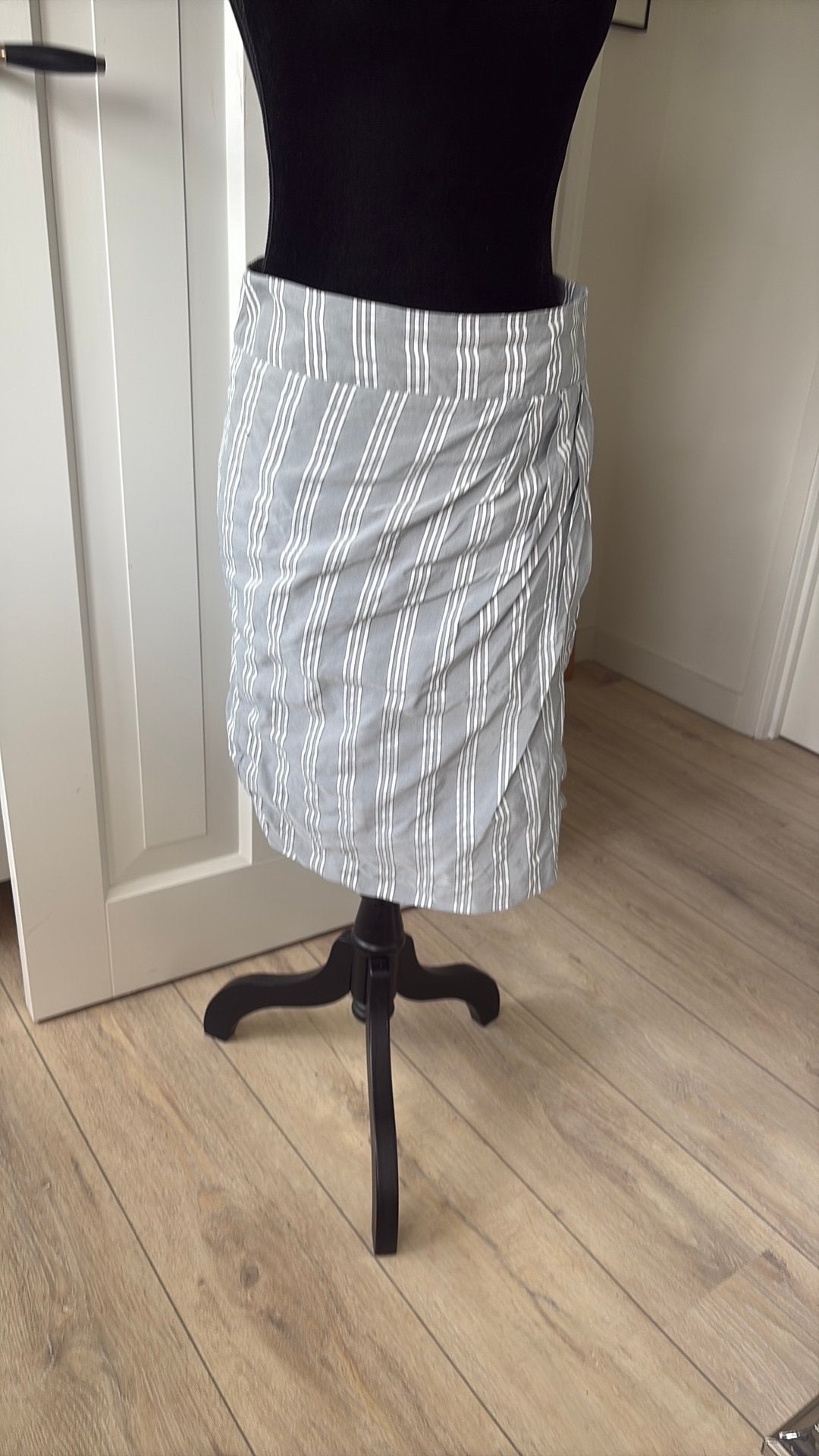 Far Hills/Purdey grijs ecru streep rok overslag 40 L izgst, Ophalen of Verzenden, Zo goed als nieuw, Grijs