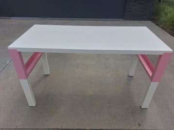 IKEA Pähl bureau - roze, in hoogte verstelbaar, Ophalen, Zo goed als nieuw, Tafel(s)