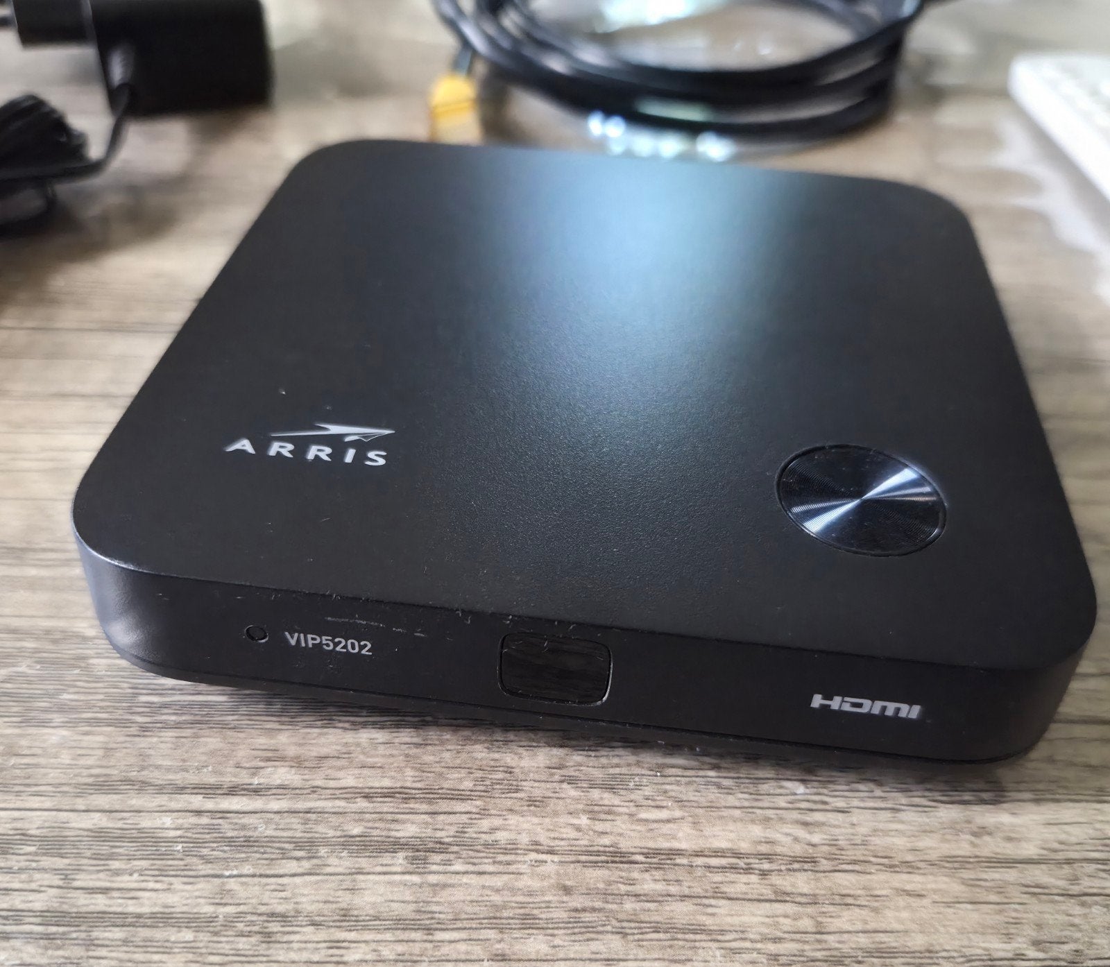 Arris VIP5202 Decoder met afstandsbediening en kabels, Ophalen of Verzenden, Gebruikt, Decoder