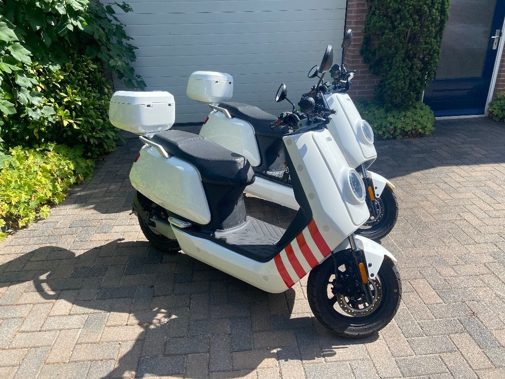 2x Niu electrische snor scooter NIEUW, Fietsen en Brommers, Snorfietsen en Snorscooters, Elektrisch, Zo goed als nieuw, Ophalen