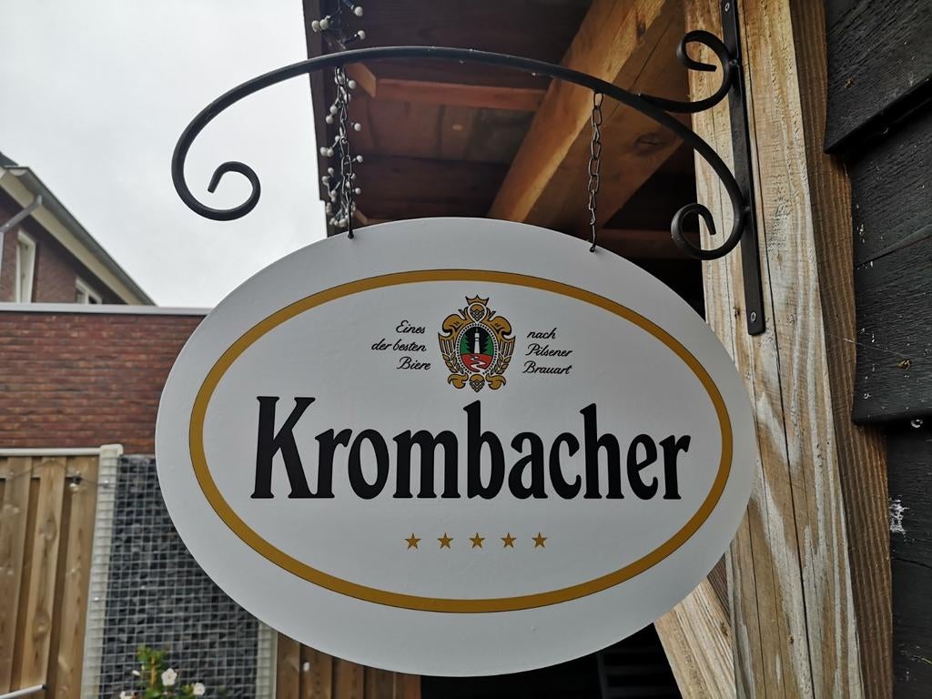 Dubbelzijdig KROMBACHER UITHANGBORD (incl. beugel), Verzamelen, Biermerken, Ophalen of Verzenden, Nieuw, Reclamebord, Plaat of Schild