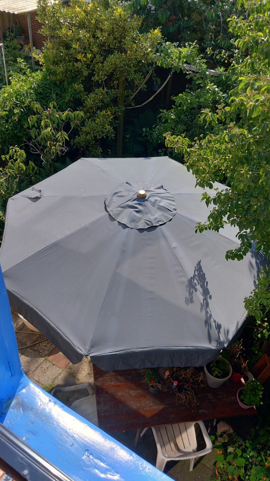 Grote parasol 2.70m met voet, 1 jaar gebruikt, Ophalen, Gebruikt, Kantelbaar, 2 tot 3 meter