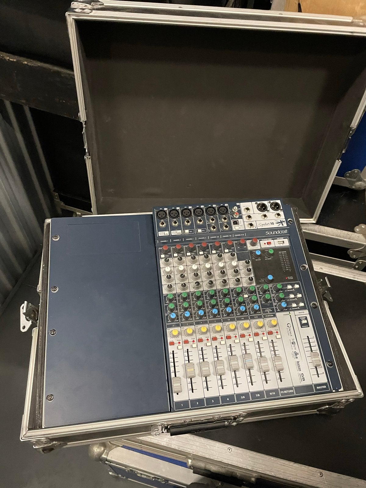 Soundcraft Signature 10 Mixer met Flightcase, Muziek en Instrumenten, Mengpanelen, Ophalen of Verzenden, Gebruikt, 5 tot 10 kanalen