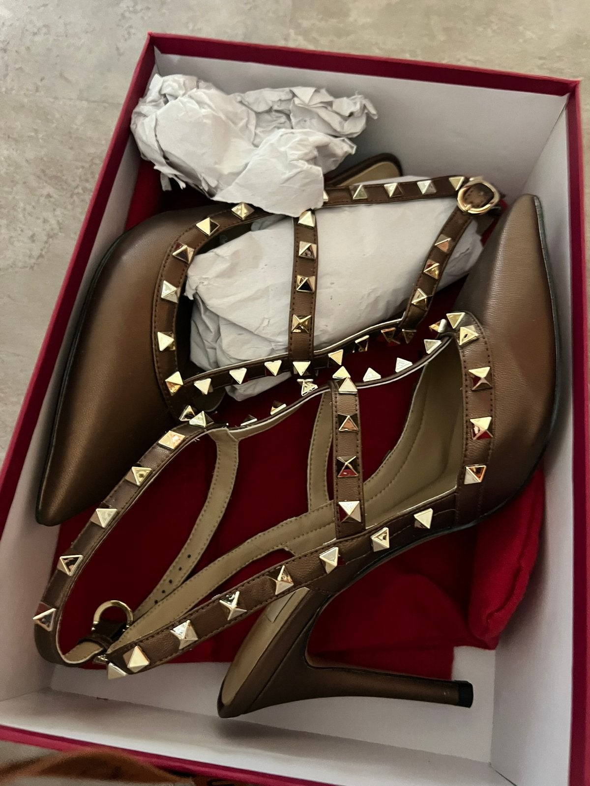 VALENTINO GARAVANI rockstud hakken nieuw maat 40 origineel, Bruin, Nieuw, Ophalen of Verzenden, Valentino Garavani