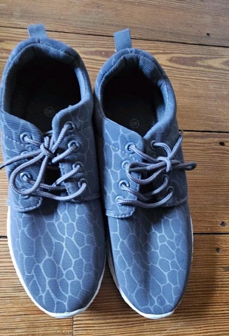 Grijze sport schoenen, Ophalen of Verzenden, Zo goed als nieuw, Grijs
