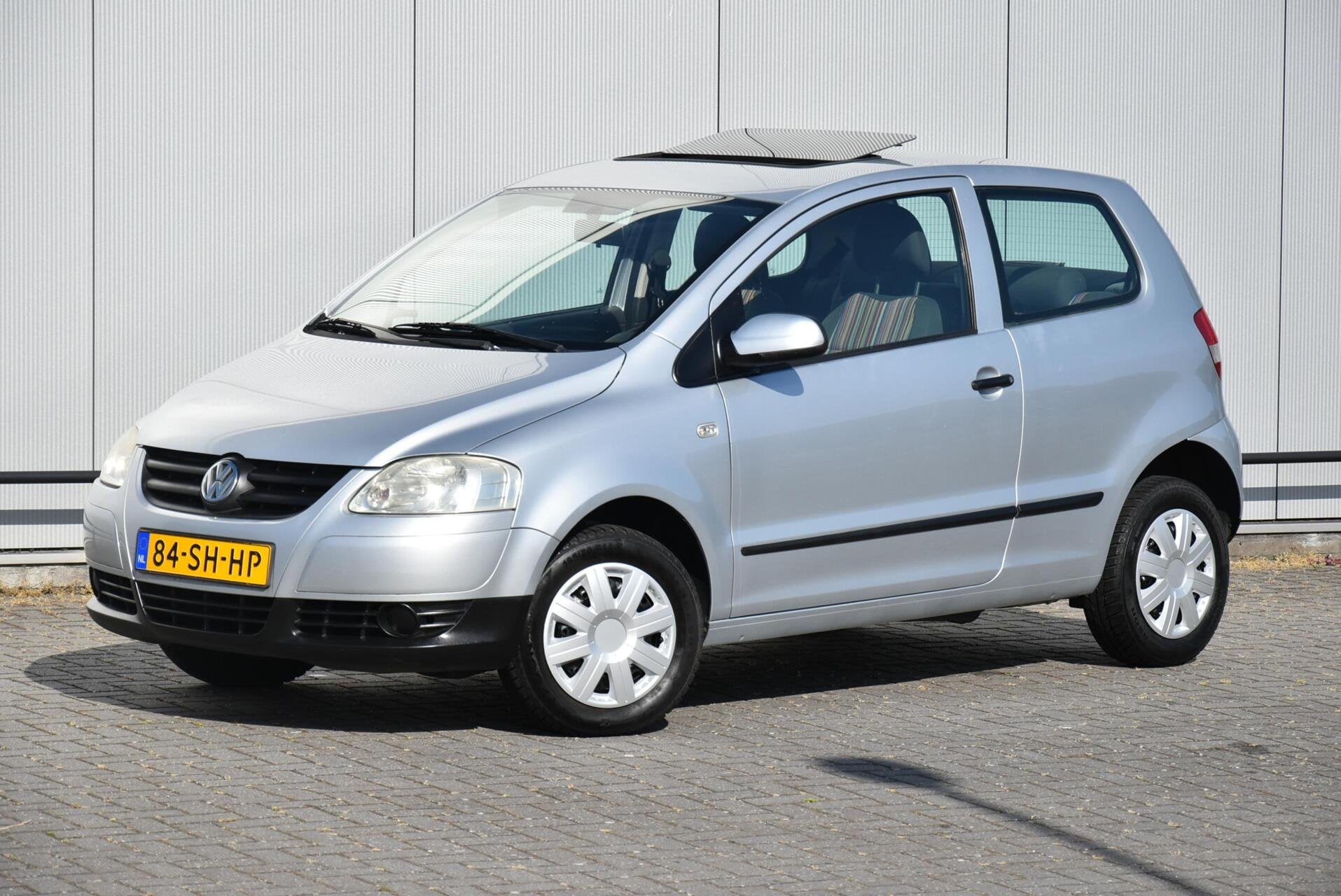 Volkswagen Fox 1.2 Trendline Open dakje Nette auto NAP, Auto's, Voorwielaandrijving, Stof, Zwart, 4 stoelen