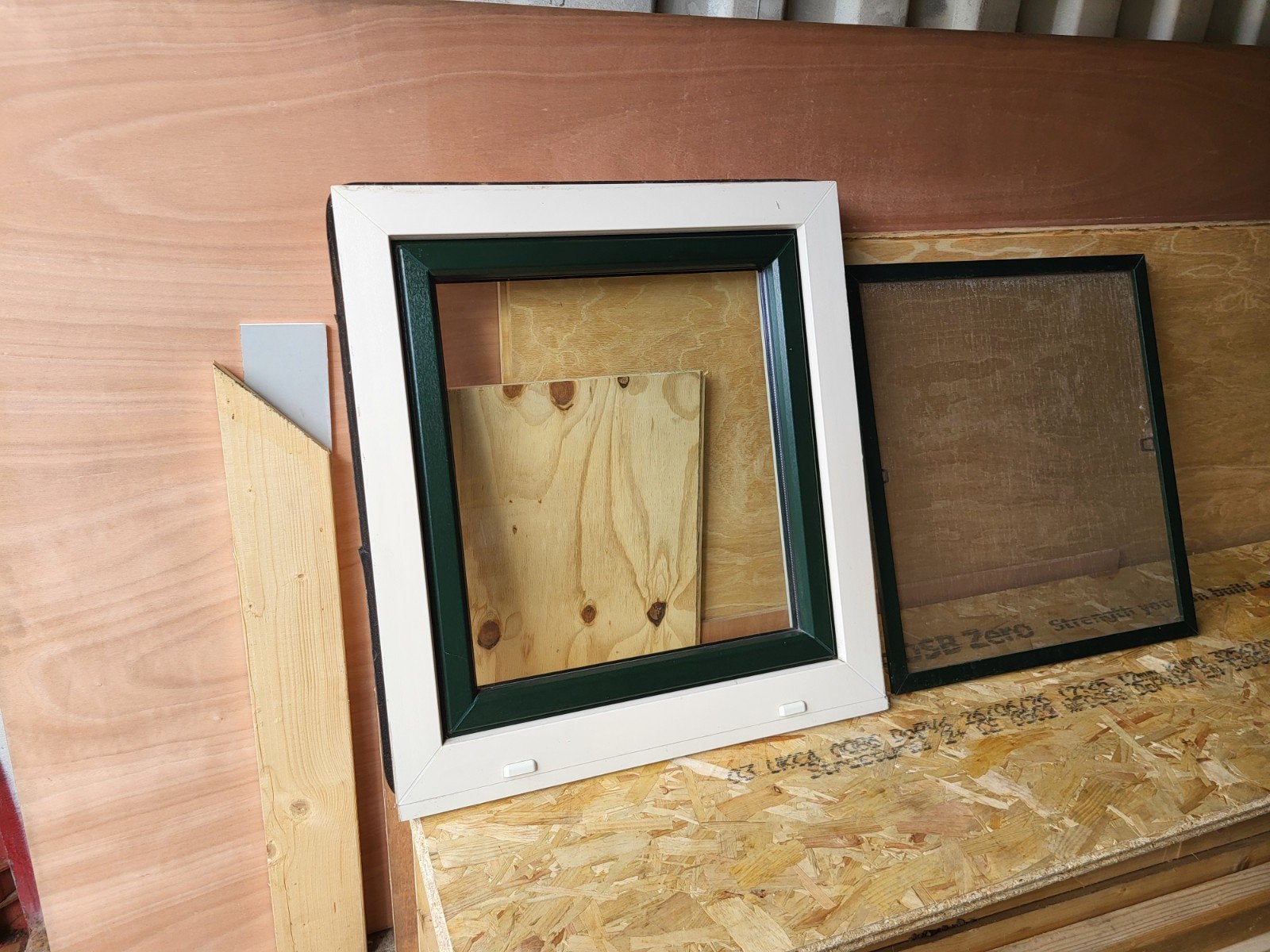 Kunststof draaikiep raam met Dubbelglas en Hor, Ophalen, Gevelraam of Ruit, Gebruikt, Minder dan 80 cm