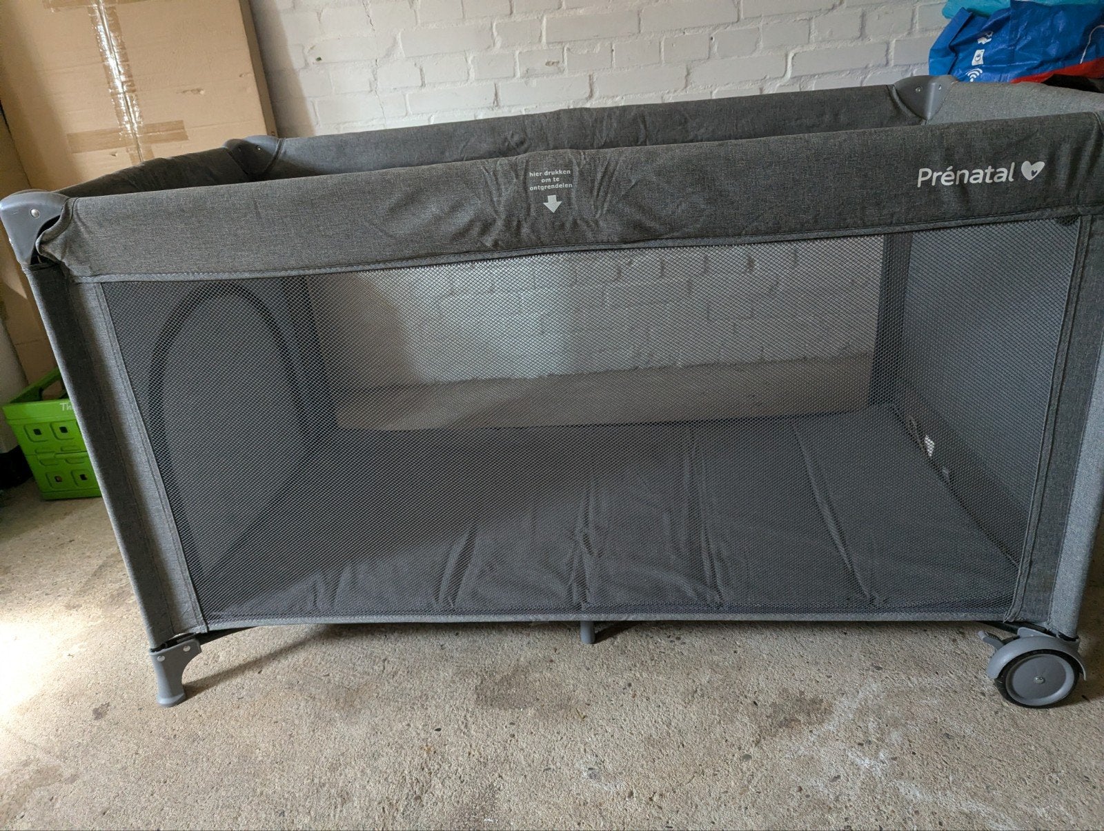 Prenatal Campingbed met Verhoogd Slaapvlak, Ophalen, Zo goed als nieuw, Reisbedje