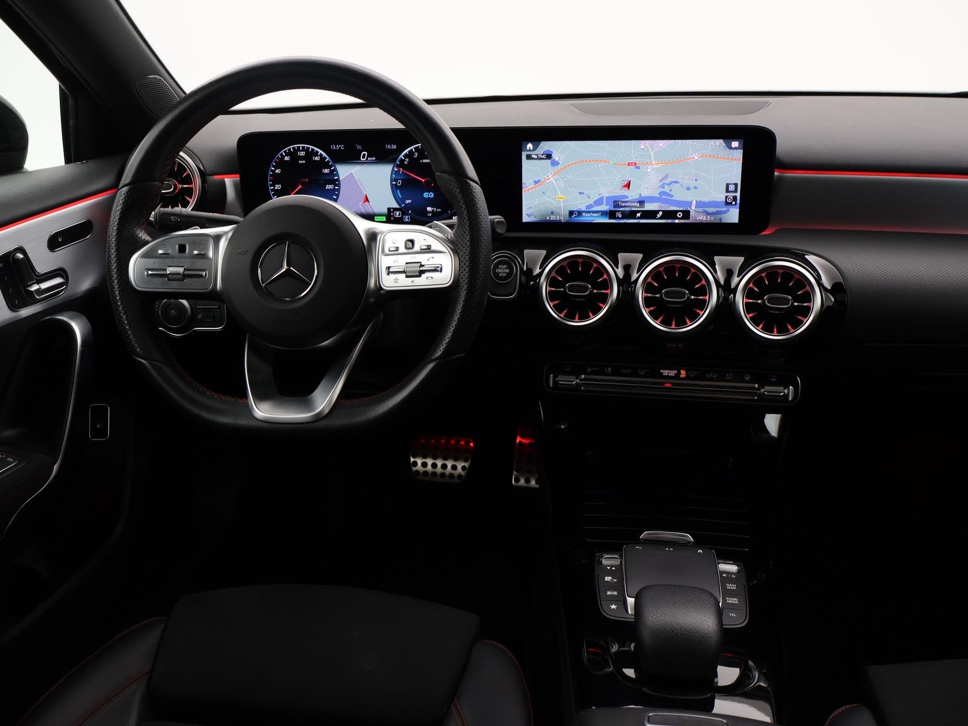 Mercedes-Benz A-klasse 250e 218 PK SEDAN + PANORAMA | SFEERV, Gebruikt, 4 cilinders, 16 kWh, Automatische klimaatregeling