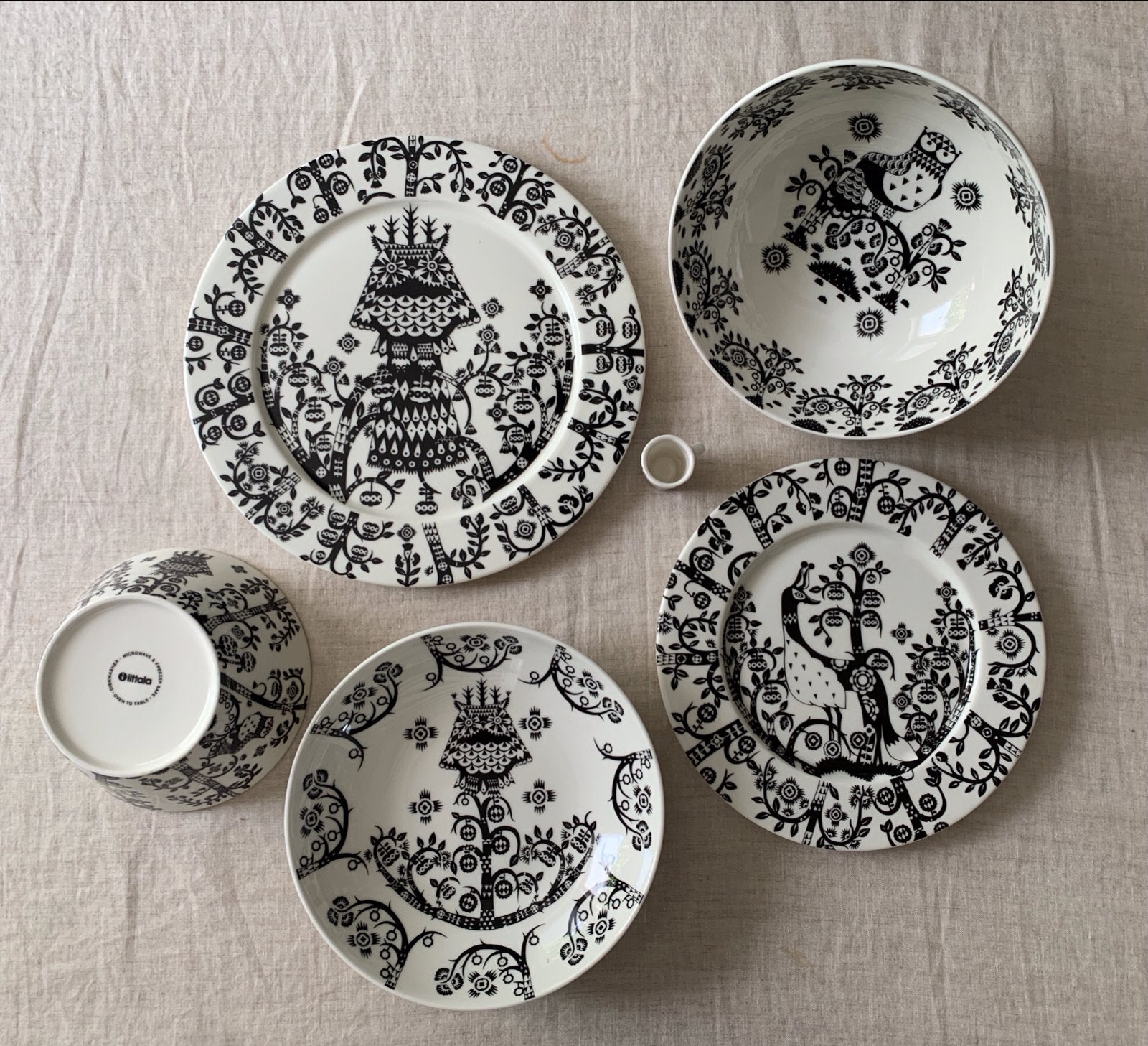 Iittala Taika Zwart Wit Servies - Diverse Items, Overige merken, Ophalen of Verzenden, Zo goed als nieuw, Bord(en)