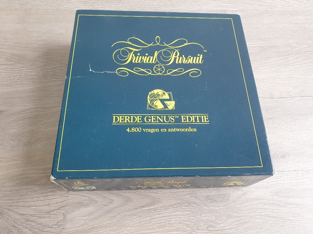 Spel Trivial Pursuit met uitbreiding kaartsets, Hobby en Vrije tijd, Gezelschapsspellen | Bordspellen, Vijf spelers of meer, Ophalen of Verzenden