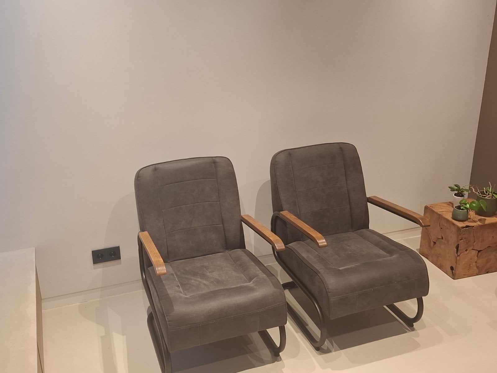 fauteuils  fauteuil met houten armleuning, Ophalen, Twee, Zo goed als nieuw, Stof