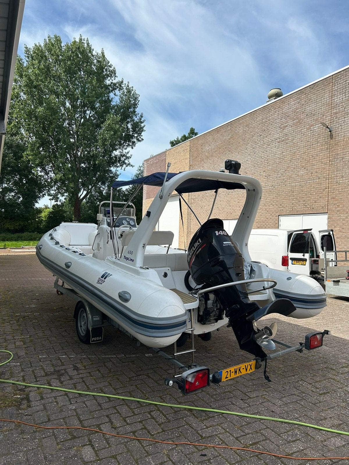 Tiger Marine 650 Top Line — Suzuki 140PK - Pega trailer 1350, Ophalen, Zo goed als nieuw, Polyester