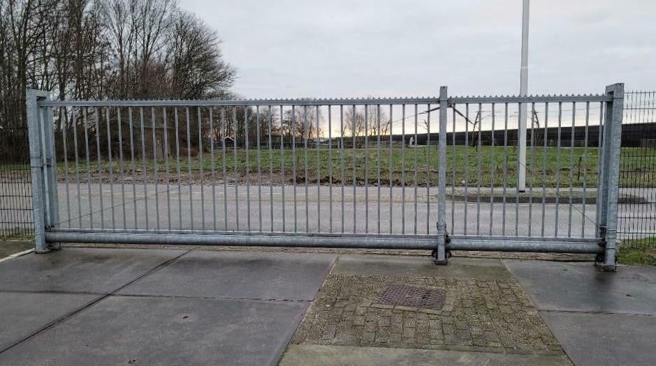schuifpoort  schuifhek 8 mtr. lang, 6 mtr. doorgang., Tuin en Terras, Ophalen, Staal, 200 cm of meer, Schuifpoort