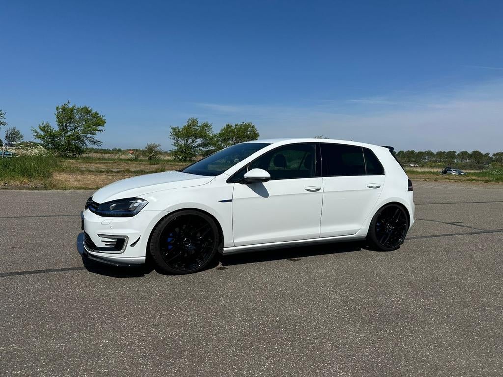 Volkswagen Golf GTE | 1.4 TSI PHEV| Clima | LED | Navi | 19", Auto's, Stof, Zwart, 4 cilinders, Wit