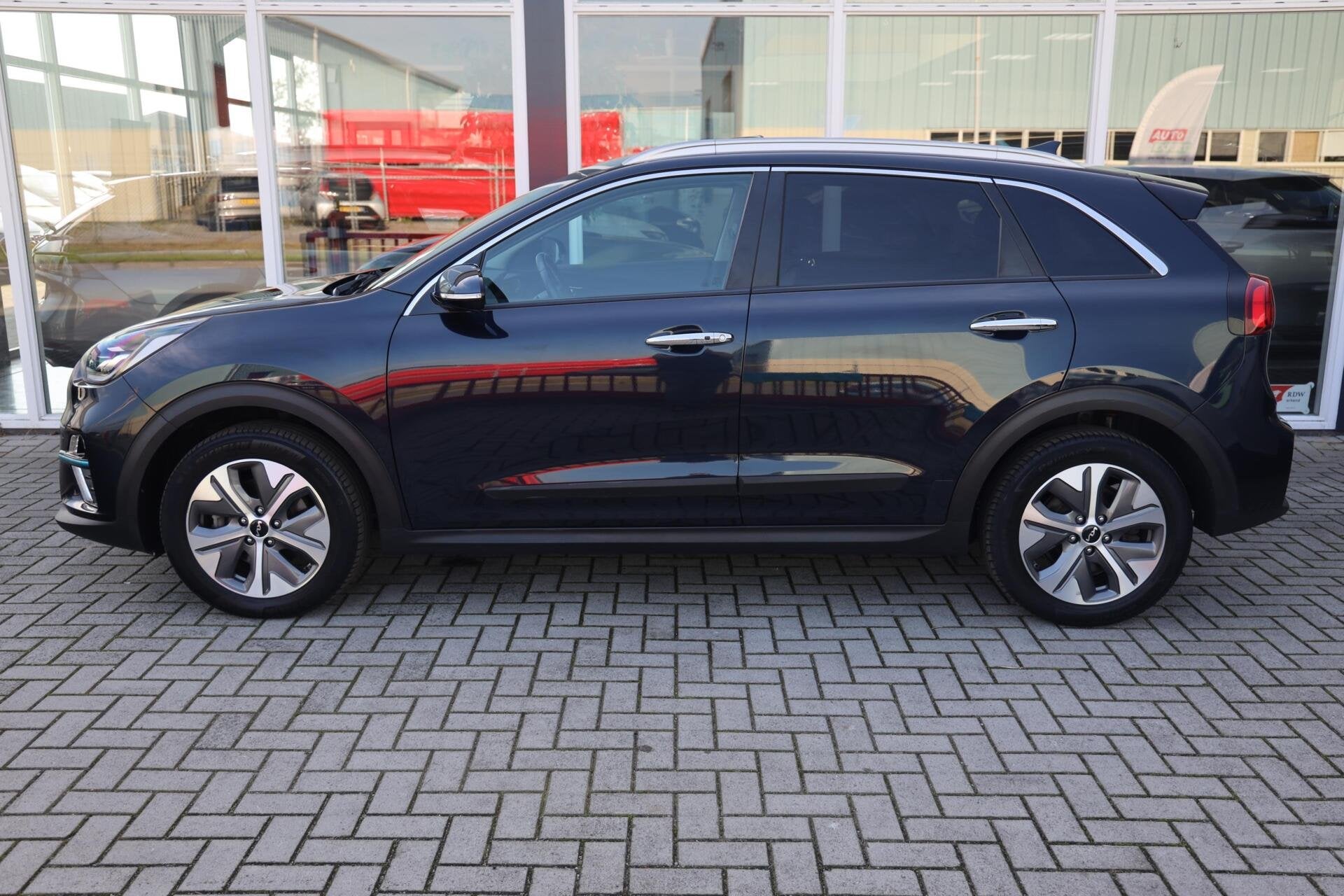 Kia e-Niro DynamicPlusLine 64 kWh|SOH 94%|Schuif-kanteldak|S, Auto's, Gebruikt, 1712 kg, Met garantie (alle), Blauw