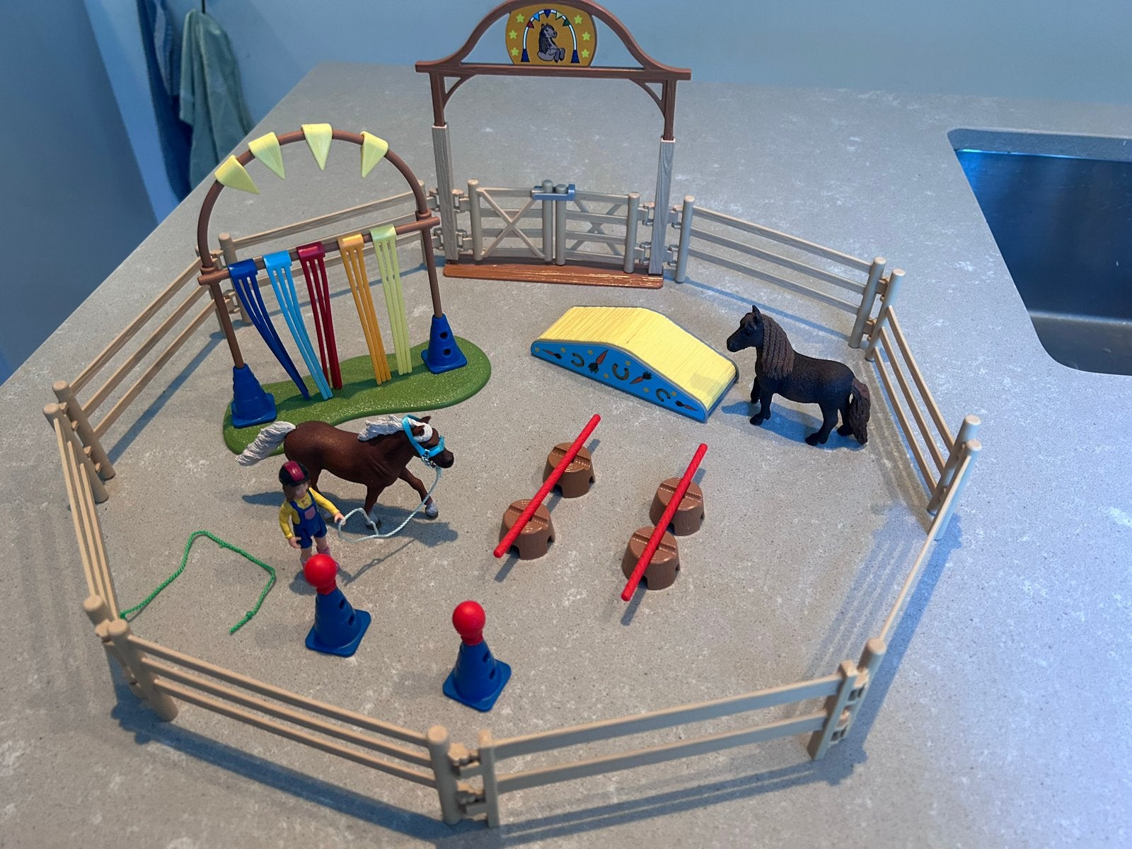 Schleich paardenspeelset met hindernissen en figuren, Ophalen, Zo goed als nieuw, Jongen of Meisje