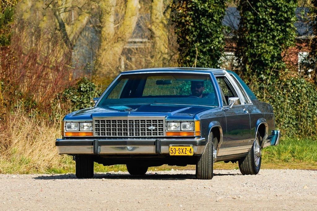 Ford Crown Victoria Auto 1986 Blauw, 15 km/l, Overige modellen, Blauw, Particulier