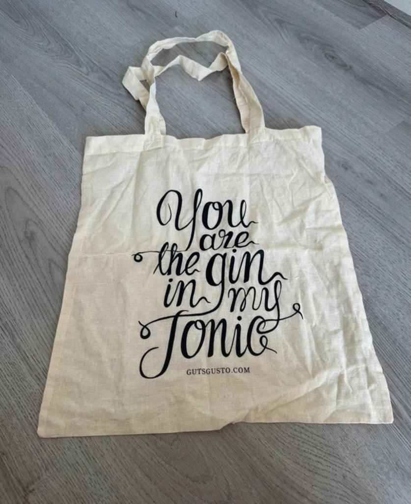 Boutiekje creme kleurige totebag met tekst im worth it, Sieraden, Tassen en Uiterlijk, Ophalen of Verzenden, Zo goed als nieuw