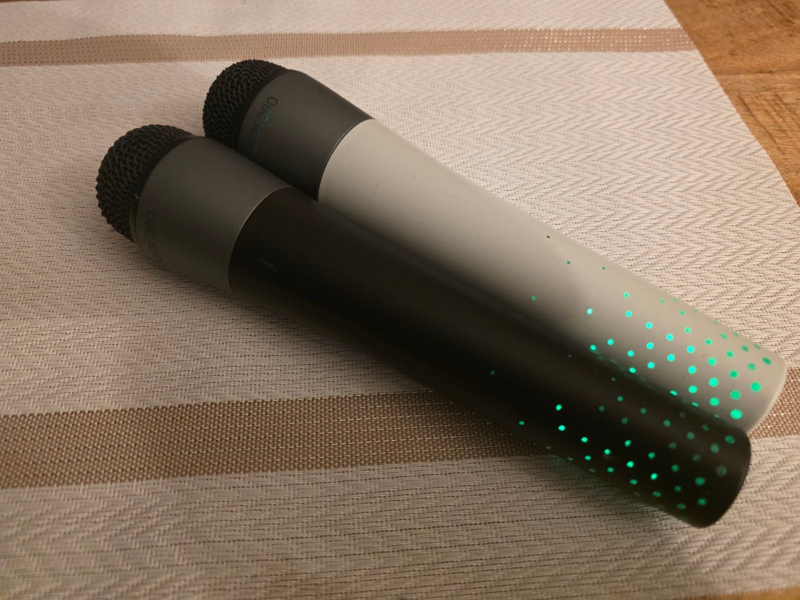 2x Xbox 360 Microfoons - Lipstick Microfoons, Muziek, Gebruikt, 2 spelers, Eén computer